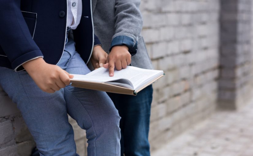 Problemy związane z zgodną artykulacją dotykają raz po raz większą ilości dzieci .